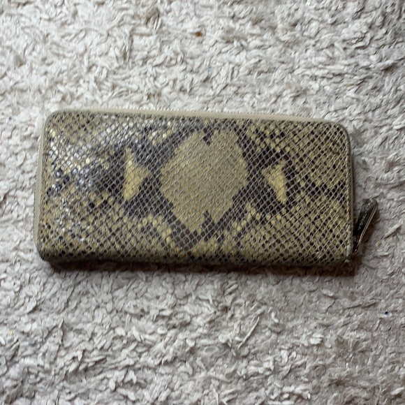 Michael Kors Wallet - Picture 2 of 5